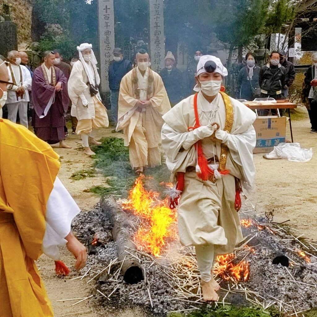 令和6年 十輪院春の大祭 火渡り秘法 | 府中市観光協会 FUN!FAN!FUCHU
